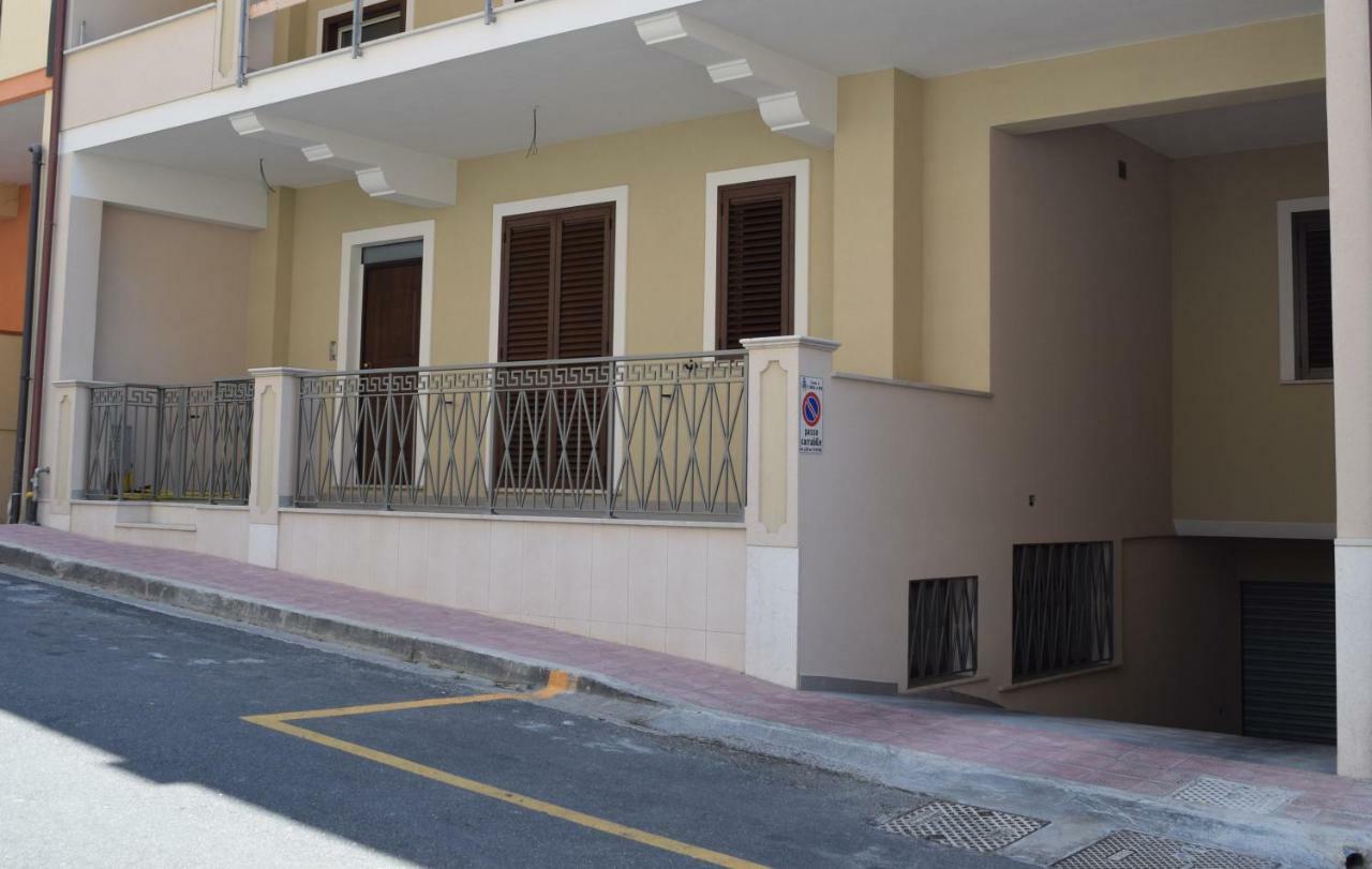 Casa Vacanze Lombardo Santa Teresa Di Riva Exterior foto